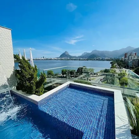 Cobertura Estilosa Com Vista Linda E Privacidade